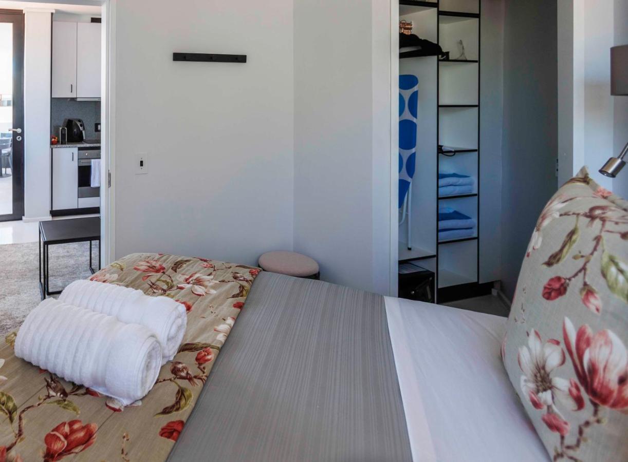 Flamingo Sea Point: Luxury Sea View Apartment